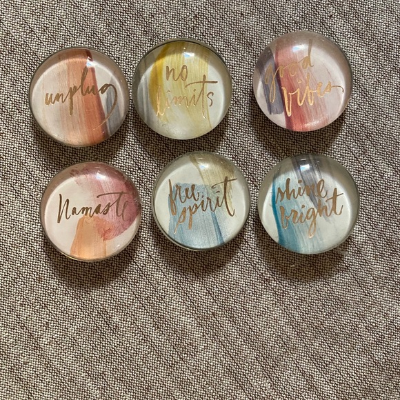 FRINGE GLASS MAGNETS SET OF 6 Multicolor no limits good vibes namaste - Picture 4 of 5